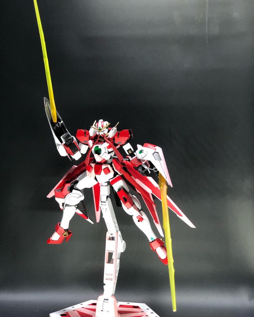 そしてGNビームクローの3本のビームを1本に収束させた高出力ビームGNバスタービームソードこれで戦艦も真っ二つですね