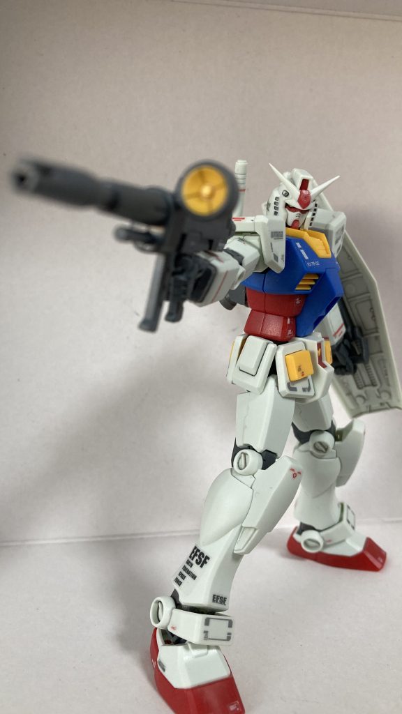 サイド及び武器下半身はEGですが関節の可動範囲が広く、角度を付けやすいため微妙な溜めを表現しやすいですね