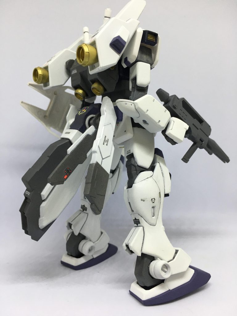 フルバーニアン…てか地上基地だからフライトカスタムなのかな?ww7号機のテールブースター&スタビライザーを腰部ハードポイントに、ランドセルサイドはビルドのイージーアームズのブースターです。たぶんアニマギアの余剰のアタッチメントパーツ?だと思うのですが、それに穴を開け、ランナープラ棒を着けてランドセルに接続してますww