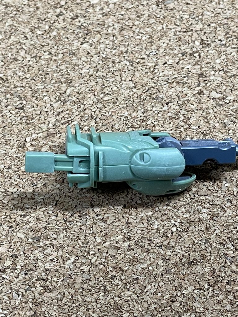 アニメ設定通りサーベルを格納出来ます。