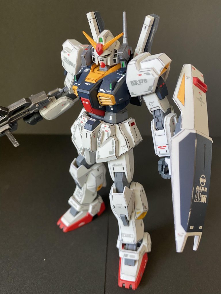 デカールと薄いウェザリングで、エッジを立たせました。