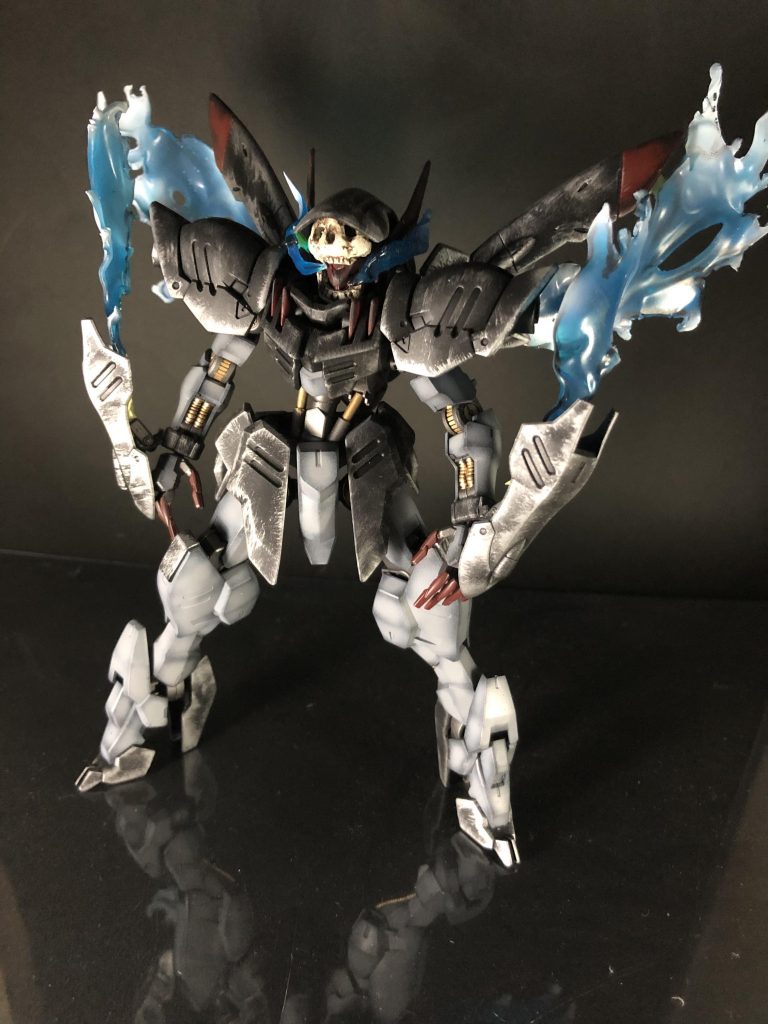 ブラックライト外すとこんなんです。炎っぽくしたくて先を白でグラデーションしたんですけどどっちかといえば某刃の水のあれに見えないことも……