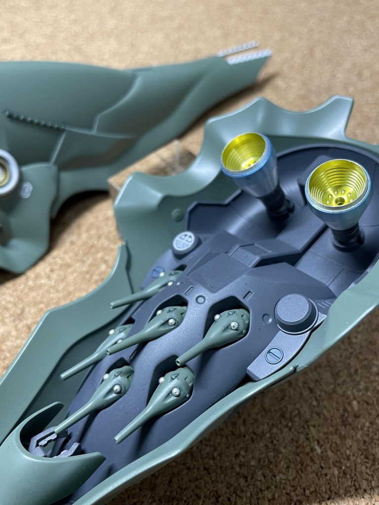 大型スラスターはハイキューパーツ製