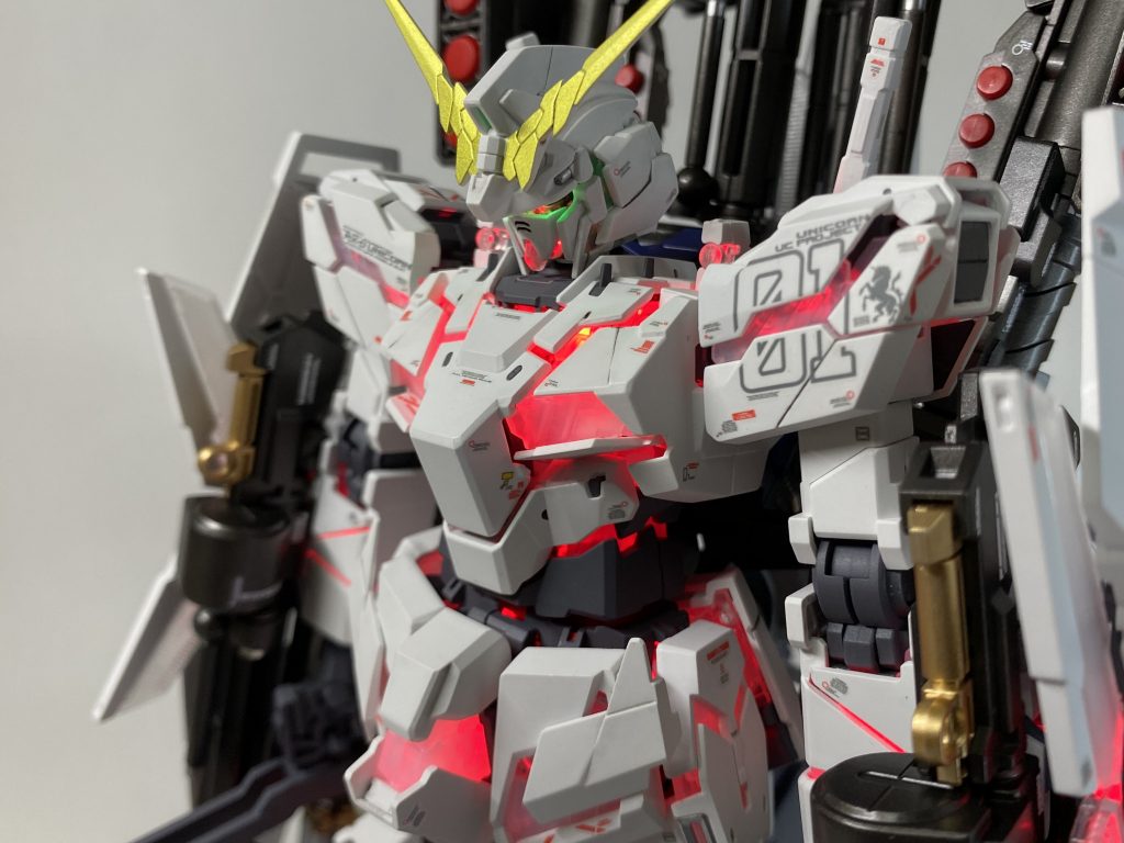 顔のアップ。イケメンです。