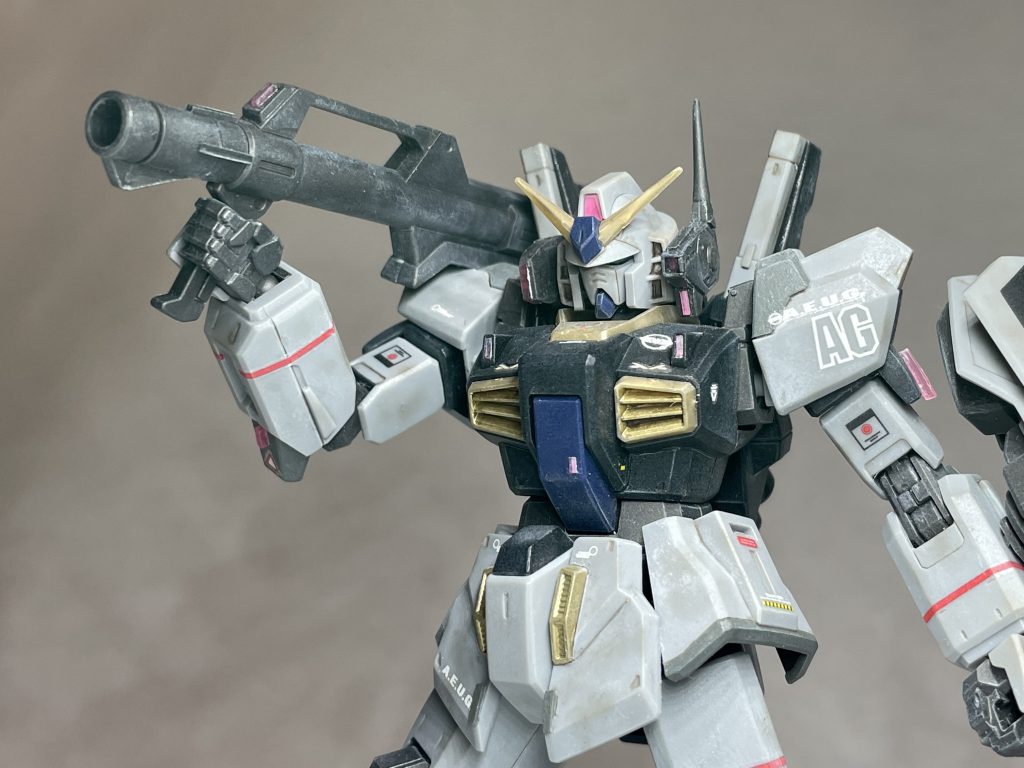 キッカケは些細なことだったインダストリアル6に残された太陽パネルの調子が悪くなったためマーク2でパネルのチェックをしたときだったレブリカントが警告音を発する望遠レンズにすると遠くに戦闘の光が見えた「助けなきゃ」リュージはレブリカントを光の方角へ動かしていた仲間の通信も聞かず、ならず者たちが襲う民間船を救い出したしかし、時すでに遅く生存者は0牽引した船の中に本があったリュージが手にした本「サンオブロウ」が彼らの転機になる