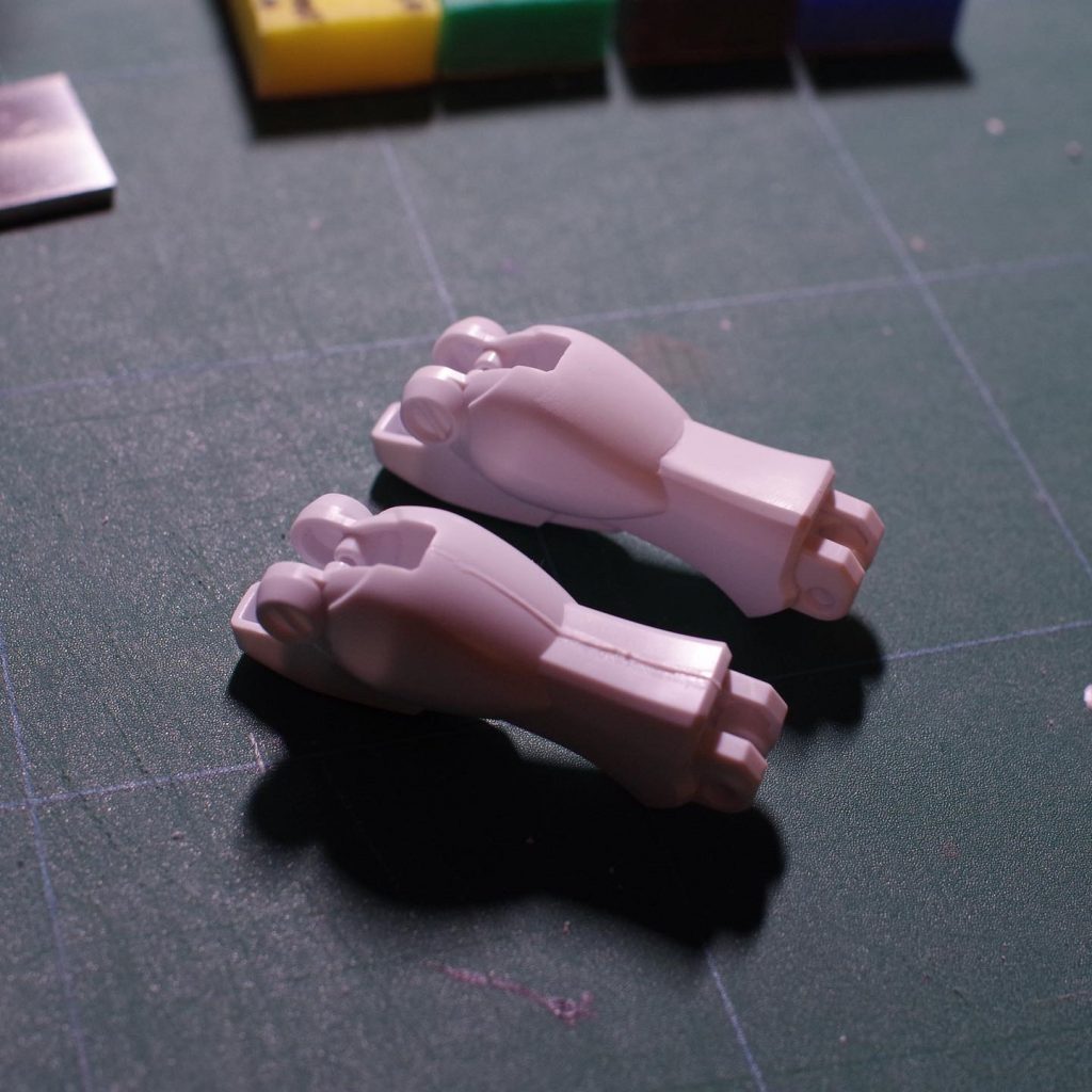 脚部とビームライフルの合わせ目を消しました。