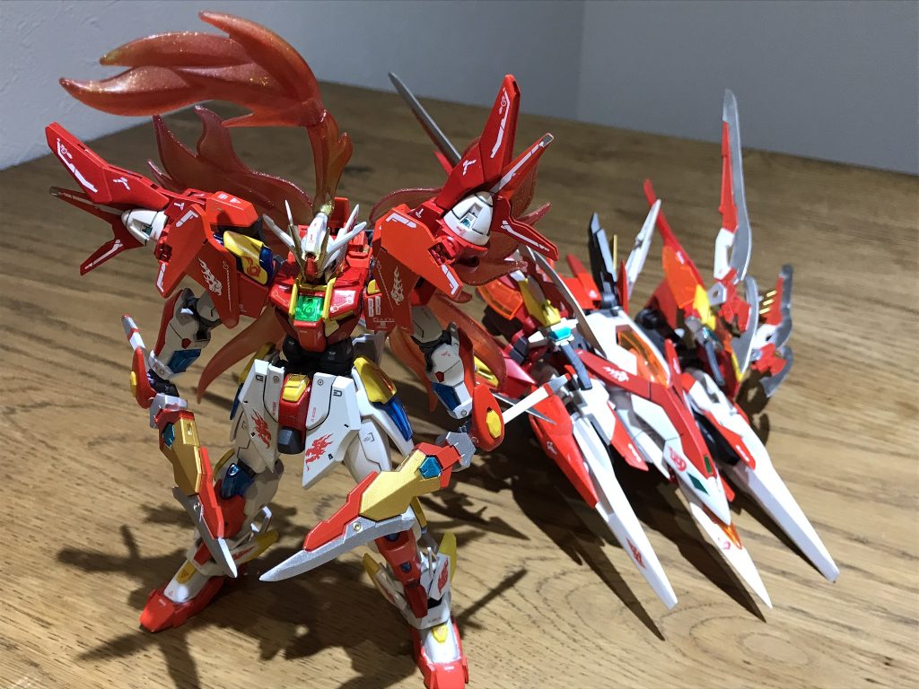 このダブルブレイズガンダムと同時作業していたフェニックス・ライザーの製作が大変で、思うように進みませんでした。武装は全てフェニックス・ライザーに懸架している設定です。