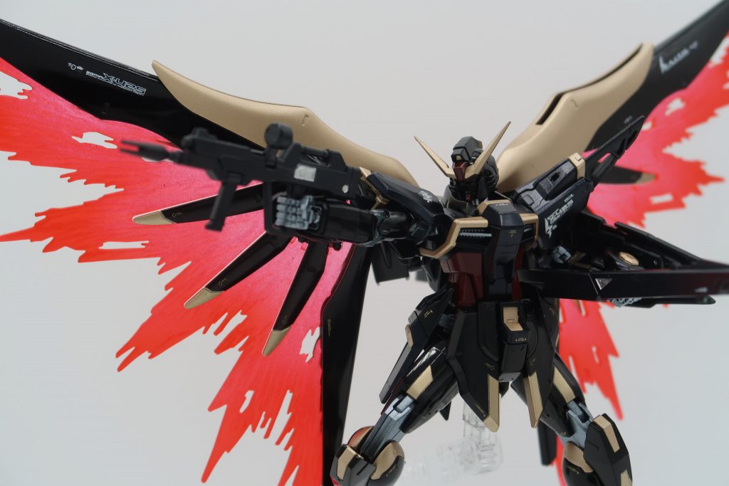 最後はSEEDっぽいポーズで。ということで最後までご覧頂きありがとうございました。ちょっとでもラスボス感を感じて頂けたら幸いです。