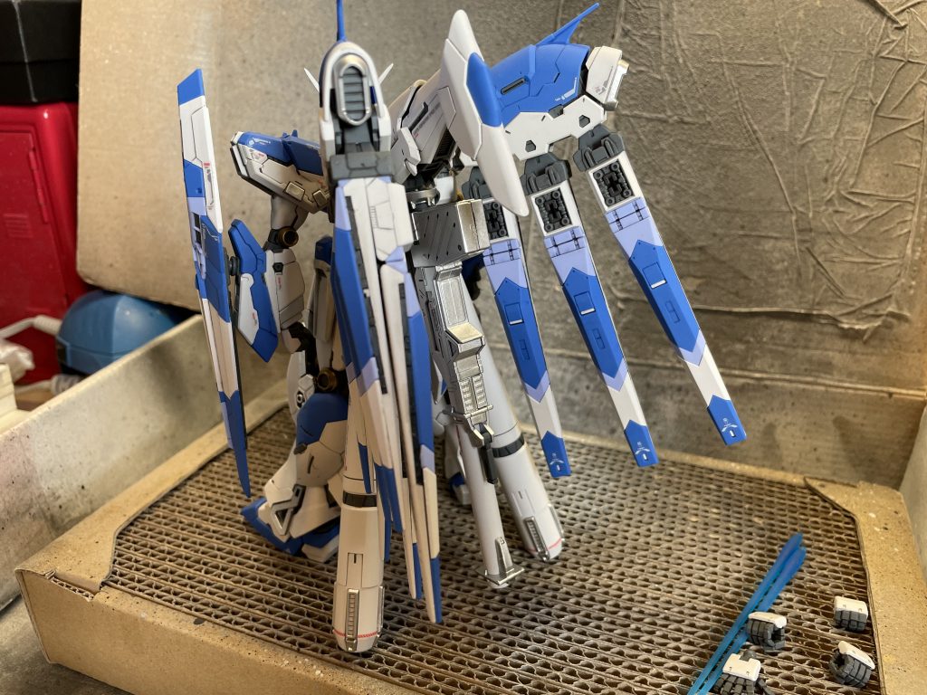 Hi-νガンダム–3枚目/制作者:イッカク