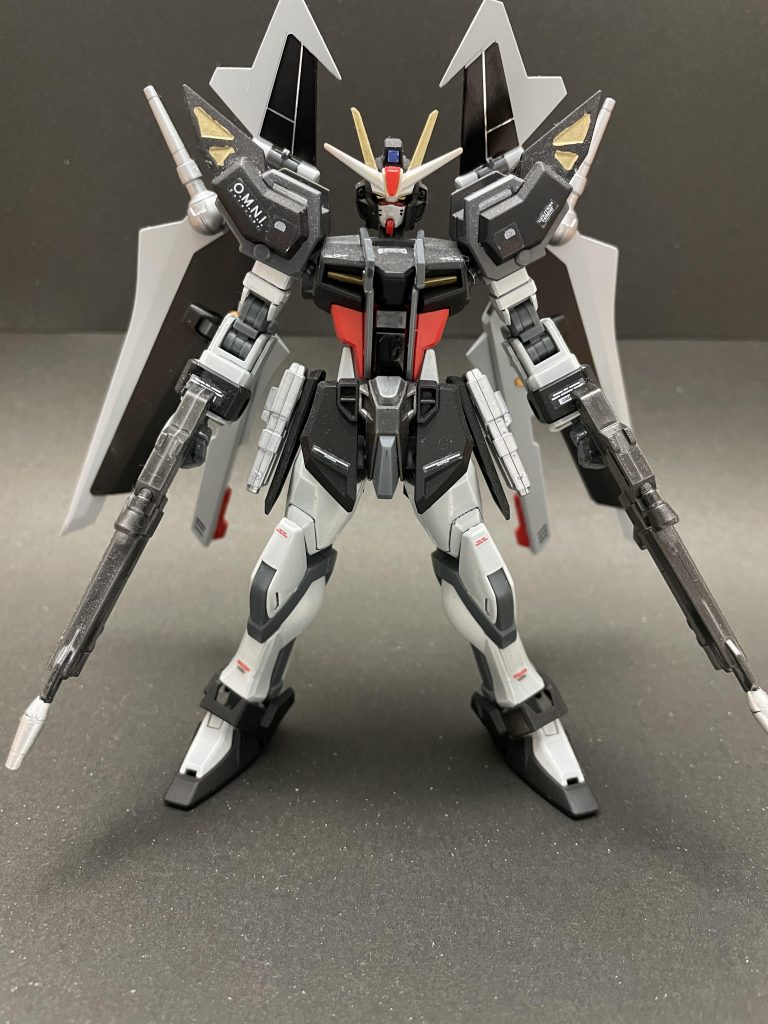 正面前回のバスター同様、SEEDのキットではストライクノワールはかなり出来が良かった印象。(肩もボールジョイントだった)ただ、HGCEストライクは本当に神キットなので、こちらをベースに改造