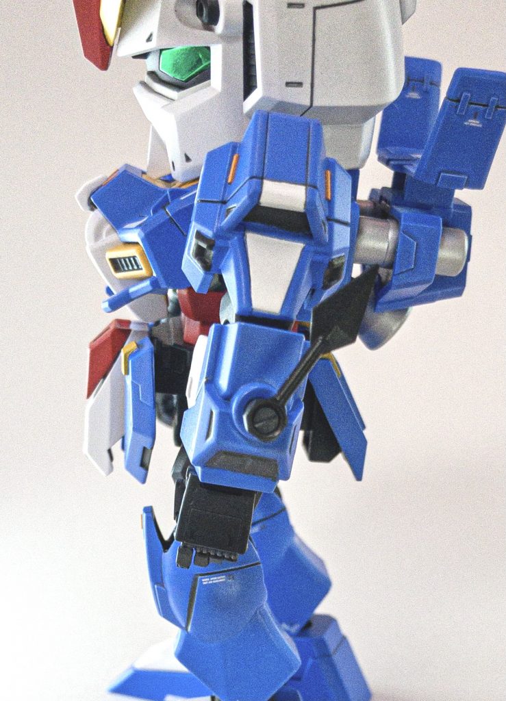 オリジナル武装としてクナイを両腕に装備しています。