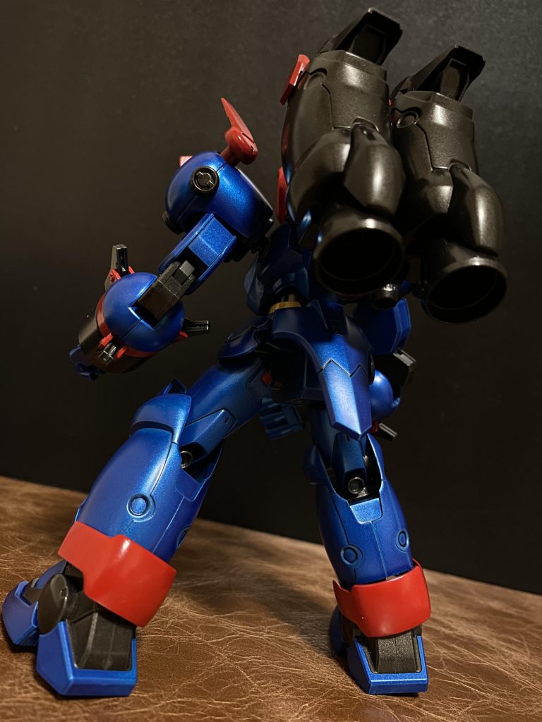 　大型ジェネレーターを内蔵したバックパック、凄まじい推力を発生する。