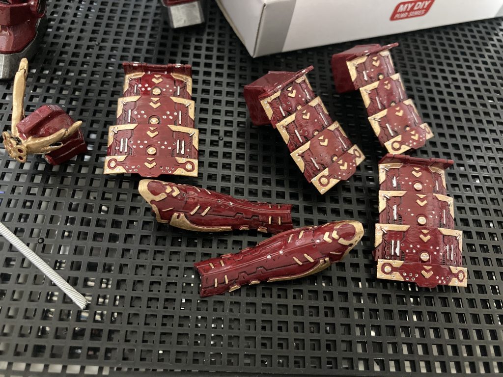 今回特に頑張った甲冑!!!!!爪楊枝様々で模様にこだわってみました( *´꒳`*)ここが1番楽しく1番辛い作業でした(笑)