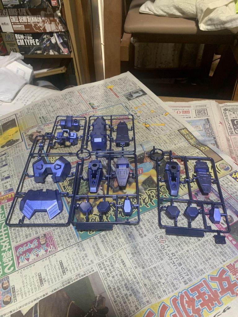 ガンプラマーカーエアブラシシステムでメタバイオレットでランナー塗装した所