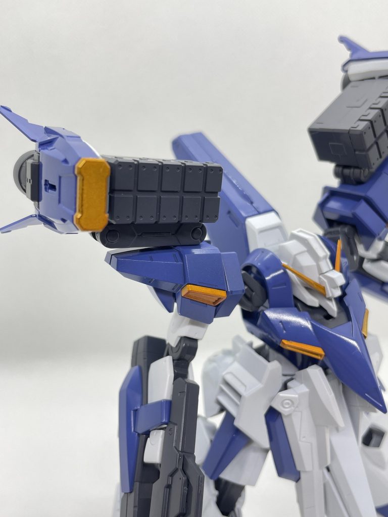 10連装ミサイルポッドと可動式大型バーニアユニット。お気に入りポイントです。