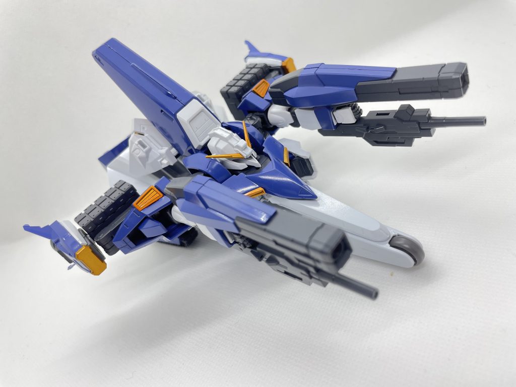 MS時の武装はそのまま全て使用可能、というか腕部がフリーなので必要であれば真後ろでもどこでも攻撃できます。