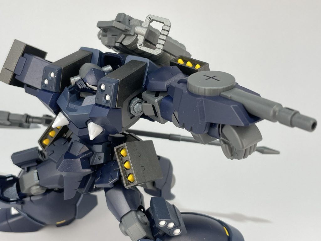 ザクマシンガン。左手だけヒートホーク保持の為位置を変えられるようにしてます。