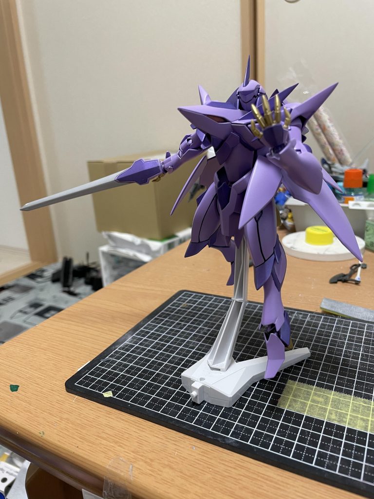 『英雄の愛機とやらも乗り手が変わればこんなものか…』ゼハーナはため息をつくとガンダムに興味を失ったのか機体を反転させ味方の部隊に撤退を命じる。『ゼダスと変わりないはずなのになんなんだあの機体は…』アレクスは紅い眼を光らせる機体に戦慄を覚えた。つづく