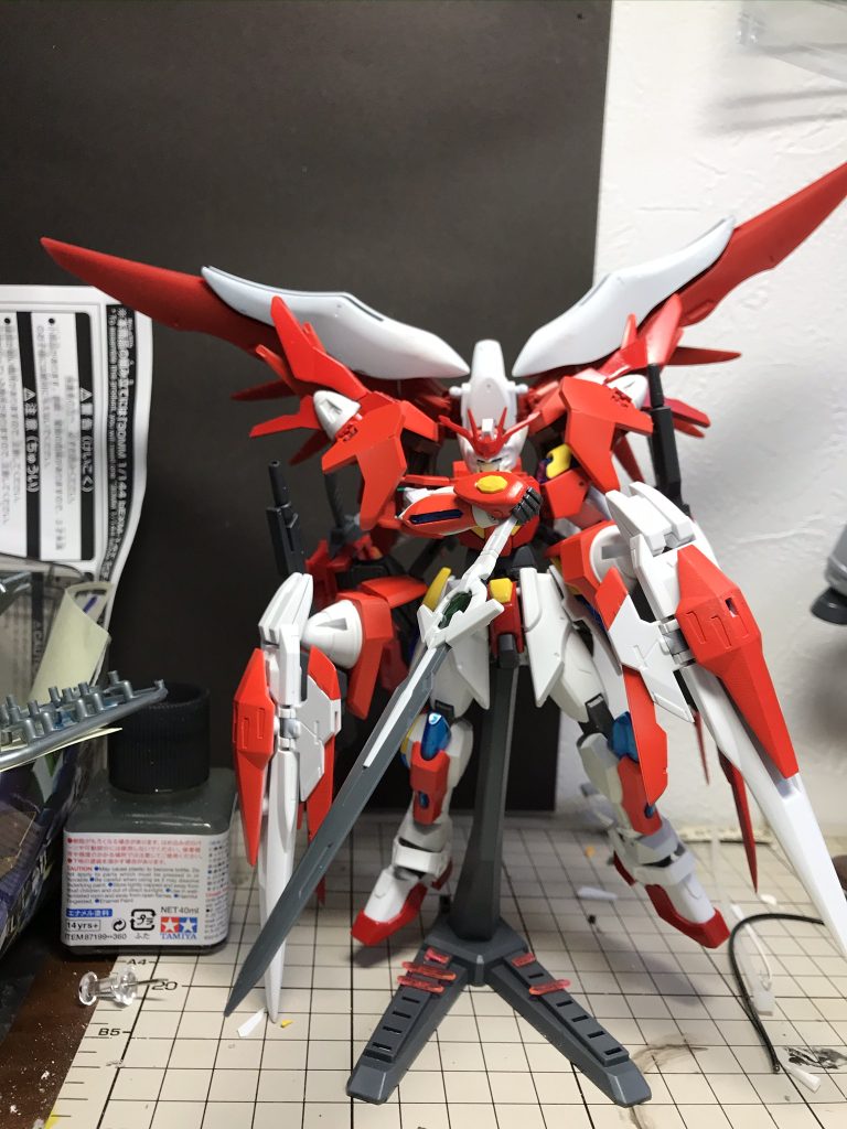 当初はゴテ盛りにしようかと思いましたが、ブレイズガンダムの後継機を意識したので、フェニックス・ライザーとの合体・換装に切り替えました。