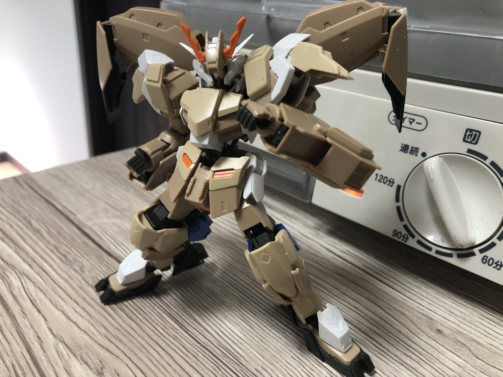 ほとんど形が決まってきたあたり。格闘ポージングも様になるようになりました。