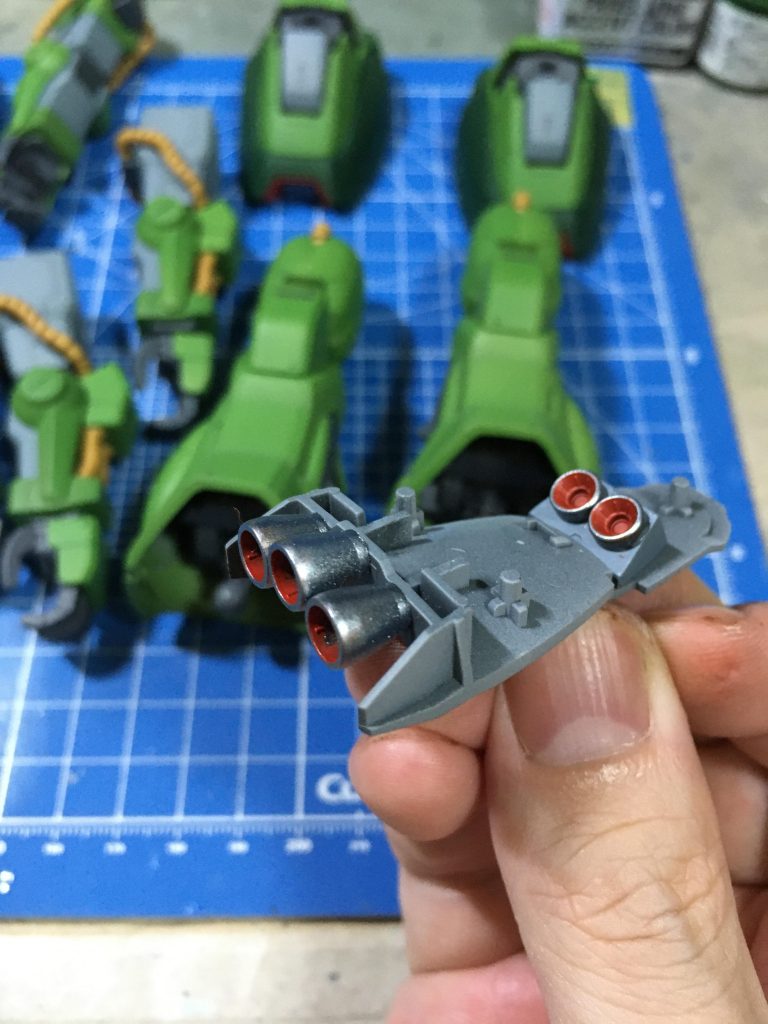 見えないところパート2上側のバーニャシルバー吹いてから基底部はエナメルグレー塗ってます。