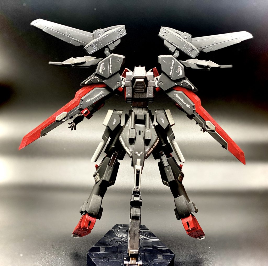  出来る限り塗り分け等をしっかり行い密度を上げています。各所コトブキヤのディテールアップパーツなど使用。水転写デカールもシルバーカラーの物を使用しているのですがiPhoneの限界で白に見えますね…