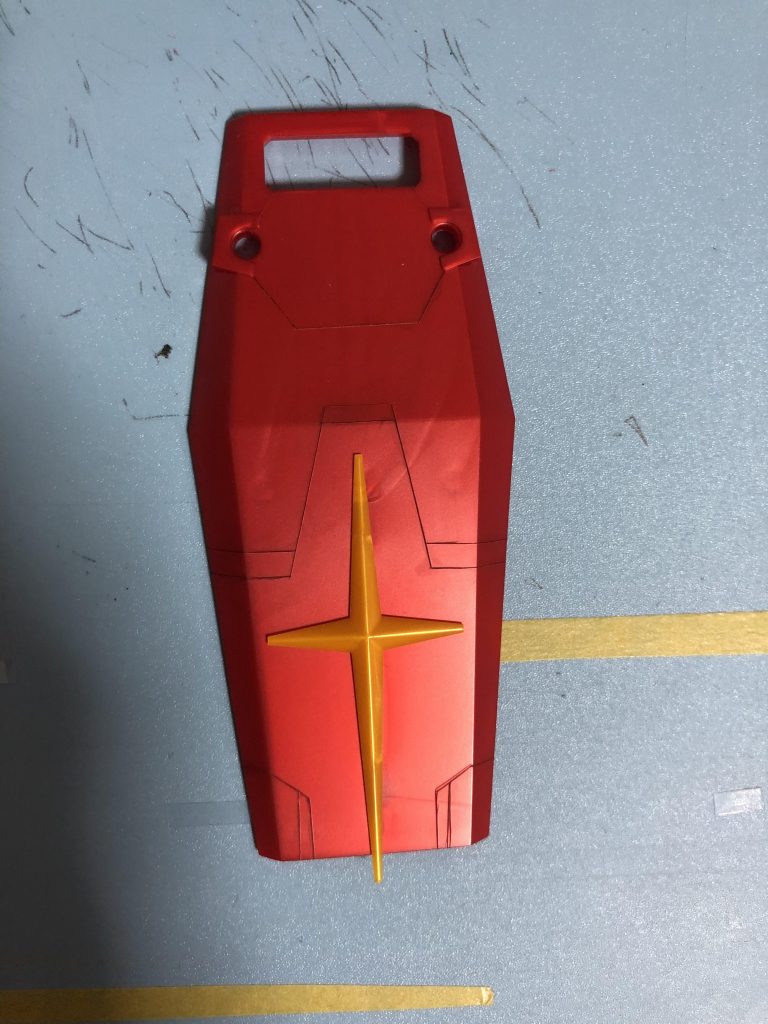 シールドだけ筋彫りしました。