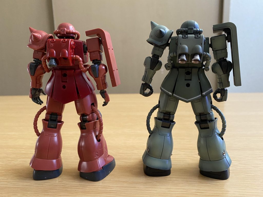 背面。バーニアはガンダムマーカーEXのヘビーガンメタリックです。