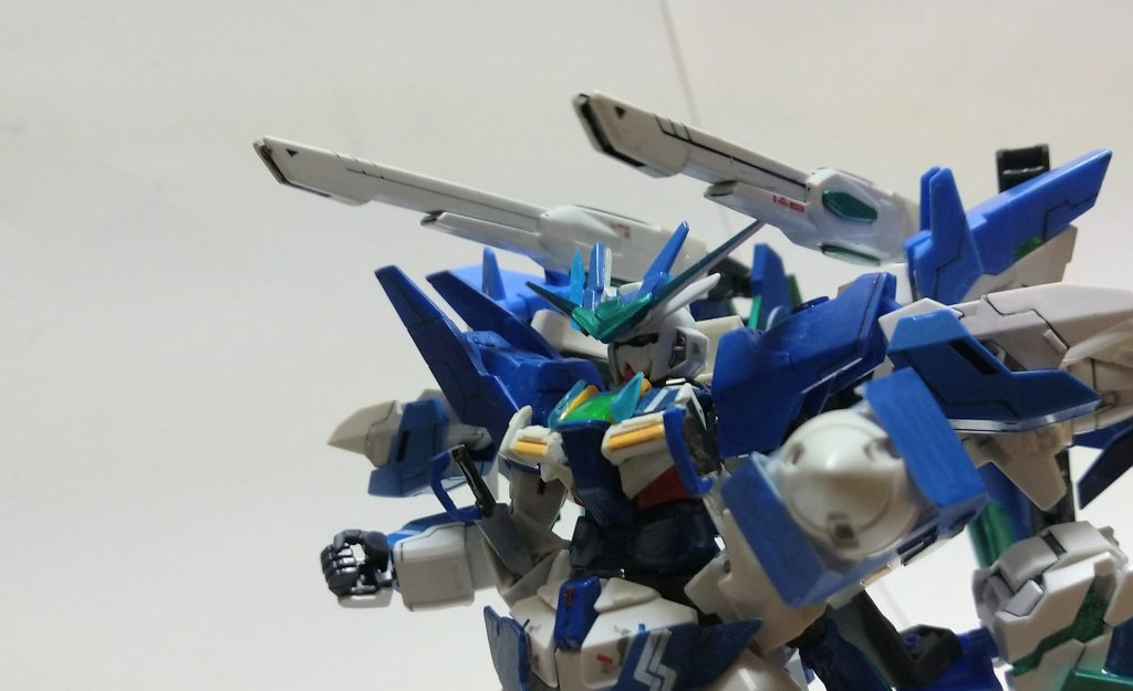 バラエーナプラズマ収束ビーム砲フリーダムの武装を改良した兵装。スタービームキャノンを転用しています。