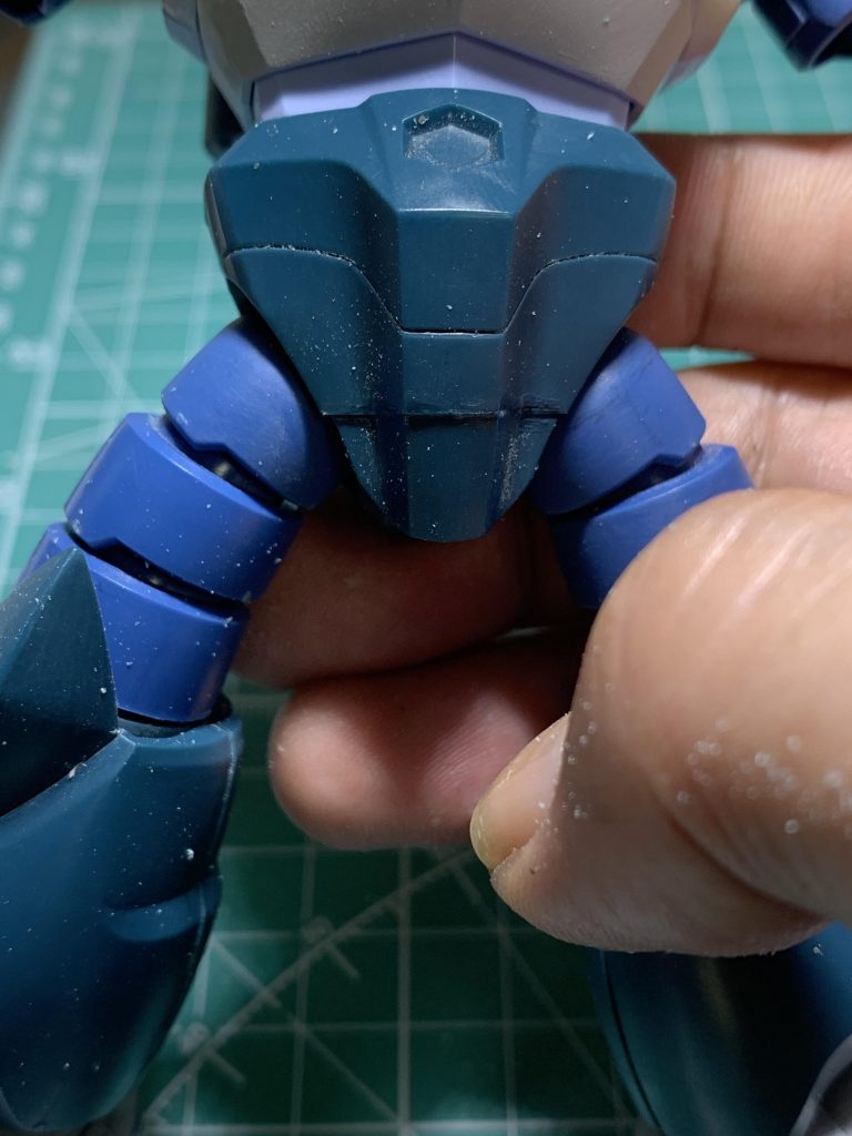 股関節から下が長く、うんこを漏らしたオムツみたいに見えたので1・5ミリ程度上下をつめました。また、この作業後に面構成をシャープにしております。