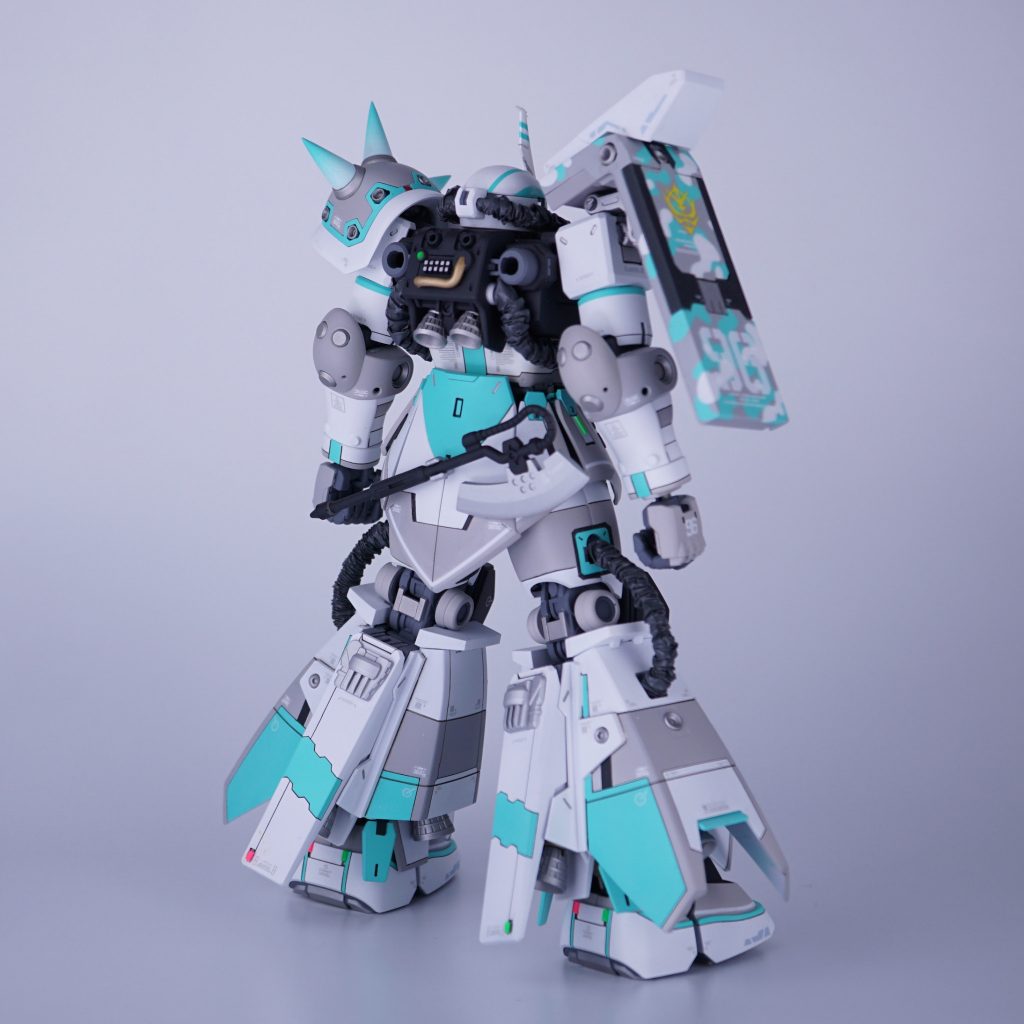 【スジボリ】前後左右各所にスジボリ＋塗り分けを施しております。今回はフリーハンドではなく、マスキングを使用し精度を意識してみました。