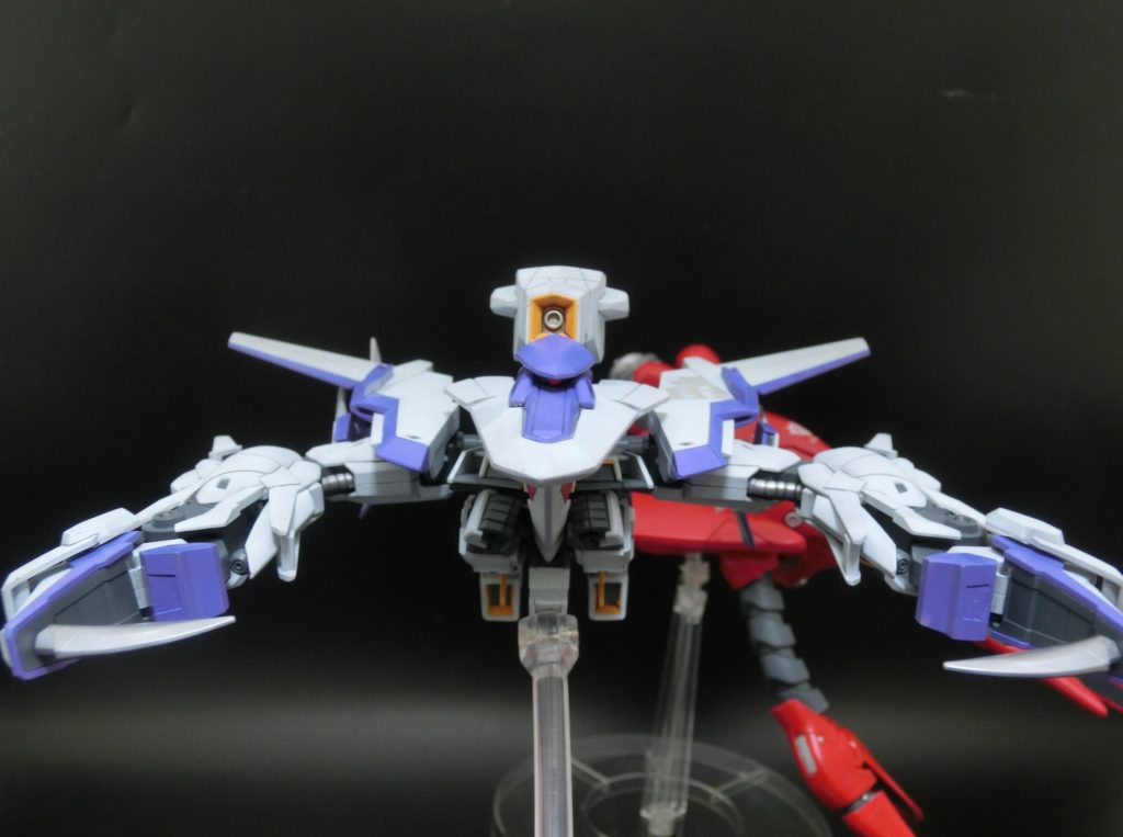 モノアイは付け足してます。爪はズゴックのものです。