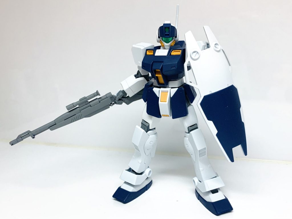 初めて作りましたがなかなかイケメンですね動かして遊んでたら膝の塗装ちょっと剥げちゃいました、ちゃんと隙間作っとけばよかった😭