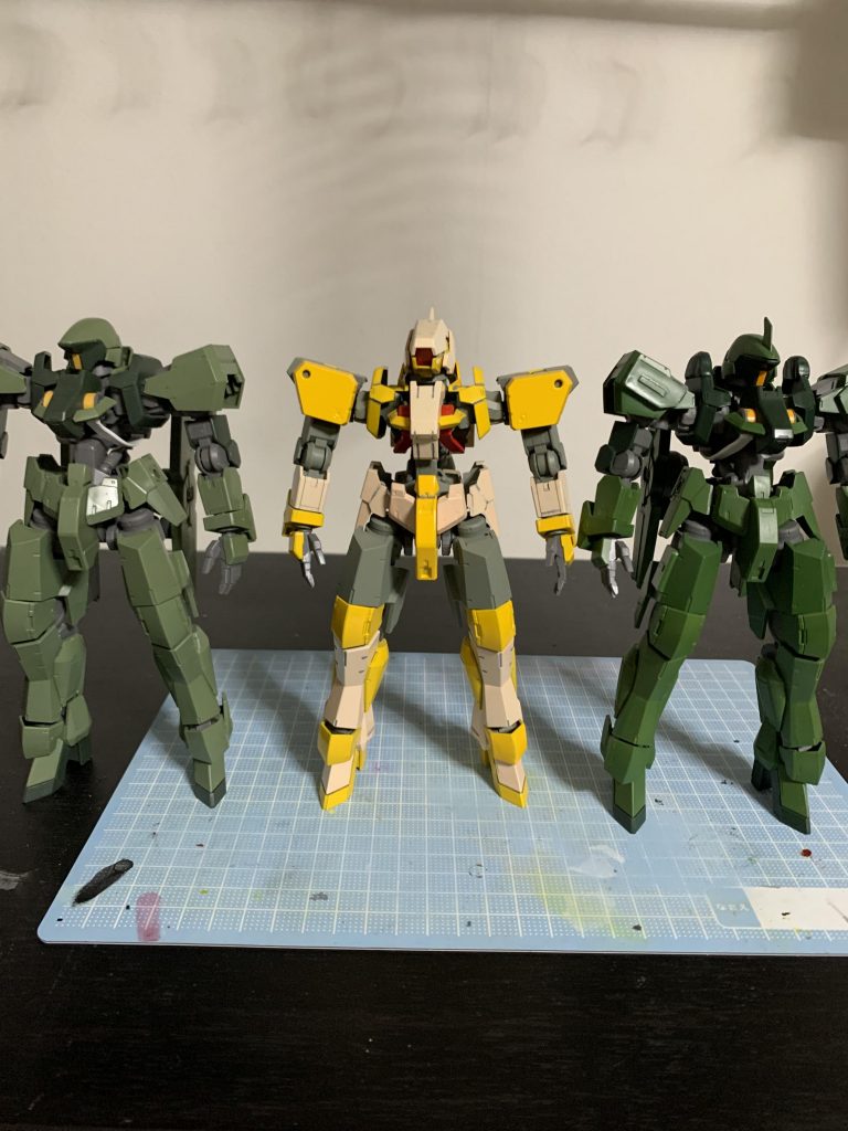 デスサイズの前に制作したものですが負の遺産になりました。サフも使っておらず…ダレるわスケるわ厚化粧だわ一年前はこんななんだなと笑ってしまいました。思ってた以上にデカールて良いことを確認できて良かったです。次からはデカール貼っていきます。ご視聴ありがとうございました。