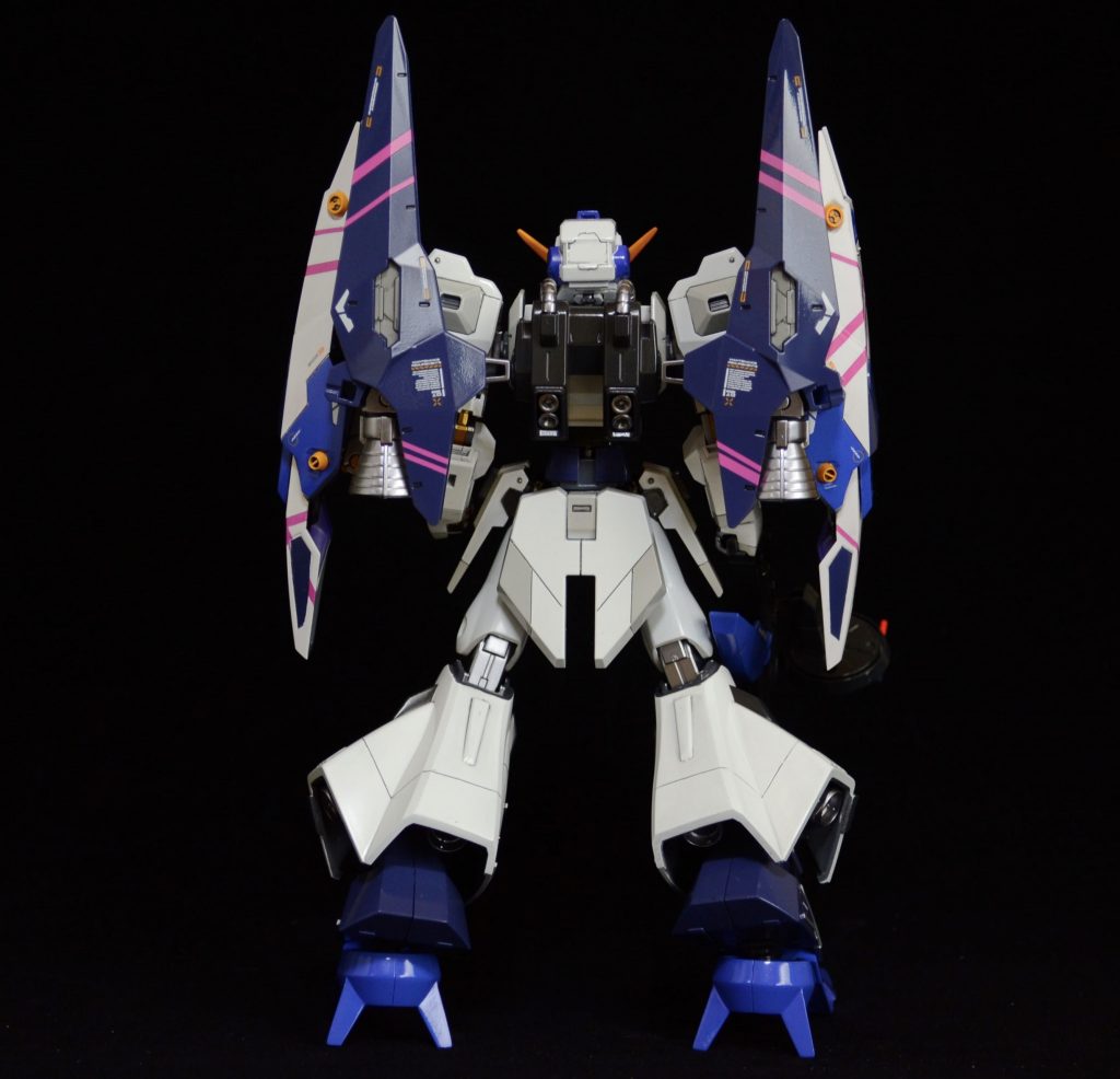 バックパックは百式を使用しています。時間の関係で、背面のデカールは最小限となりました。