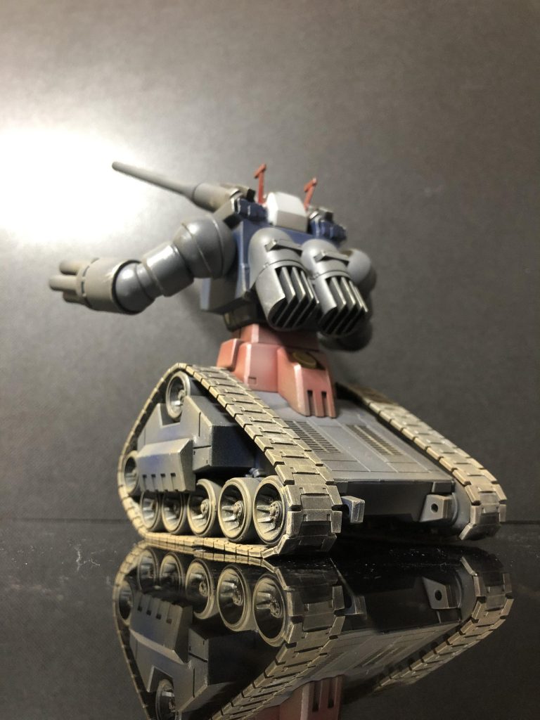 キャタピラ回りや、後部排気回りなどきっちり入っているディテールは素晴らしいと思います。