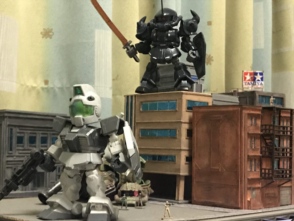 最近はキットの入手が困難で、過去作を手直ししたり、建物のジオラマばかり作ってました。おかげで小さな町が出来つつあります。