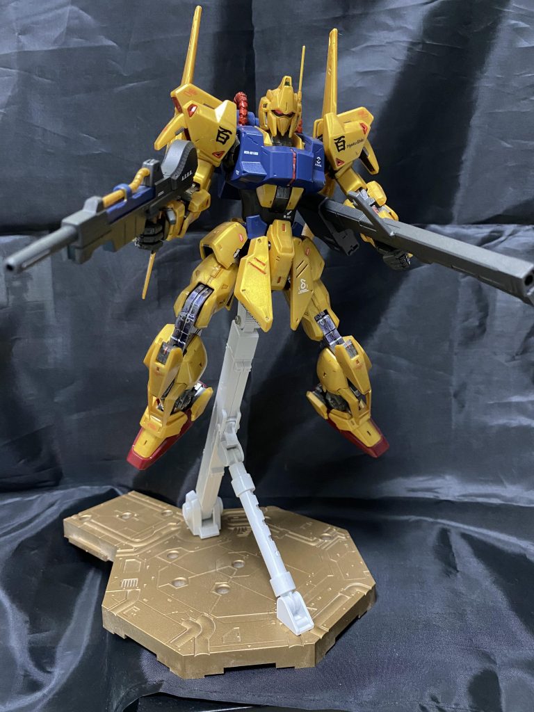 ベースも百式に合わせてゴールドのスプレーで塗装
