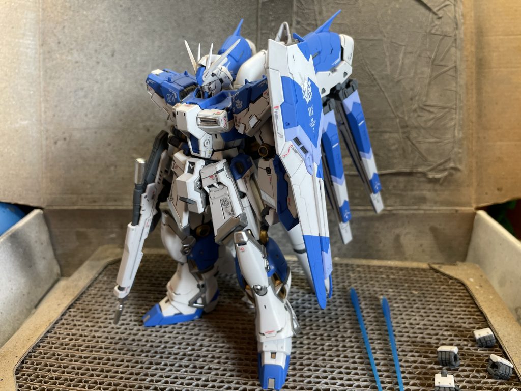 Hi-νガンダム–2枚目/制作者:イッカク