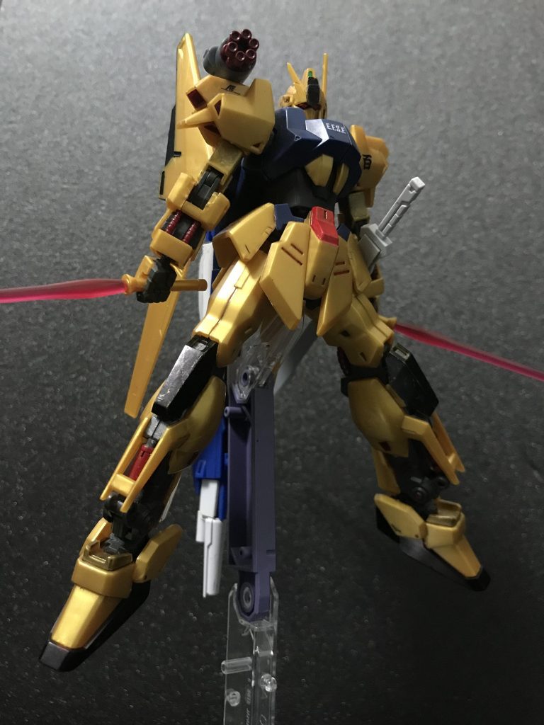 本機は格闘を主軸としており、近距離に接近することにより、高い能力を発揮出来る。