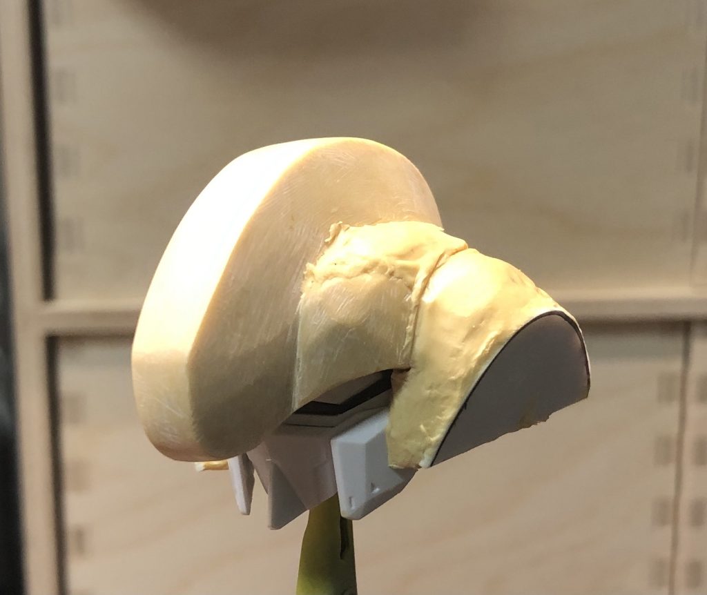 頭部の製作ですパテとプラ板でスクラッチしました。