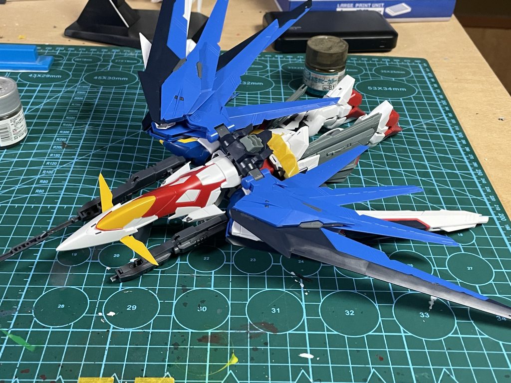 飛行形態もなんか様になってて草生えますね