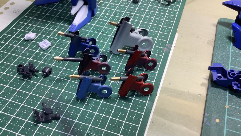 こちらはバーニア内部のパーツ作成の様子。テルティウムのサーベル使わないからと贅沢に使用しました