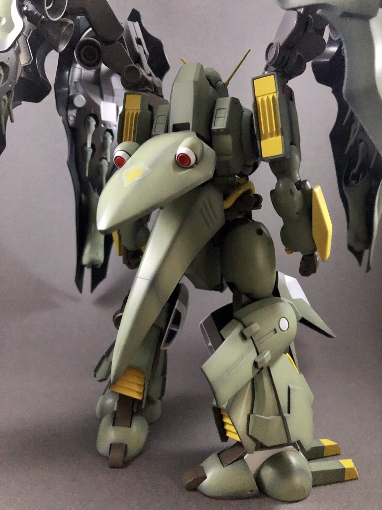 確かファンネルコンテナはHGUCキュベレイから。リアアーマーはバキュームパーツだったかと。