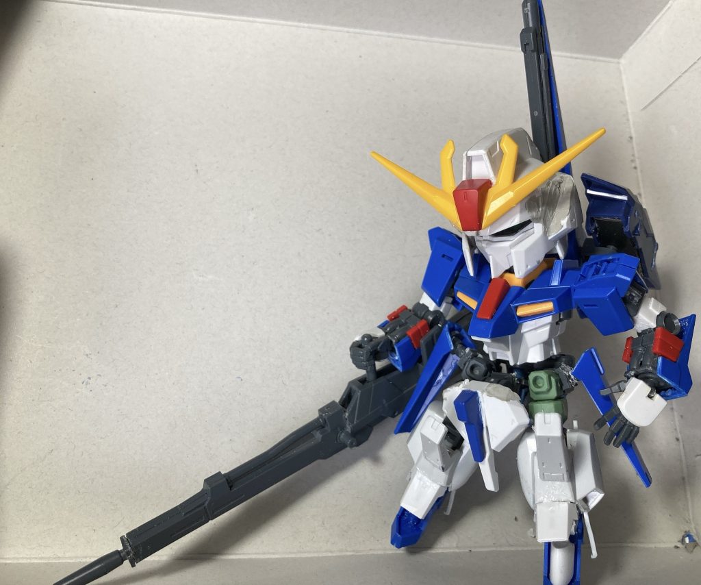 可変フレームを組み込んだところ。頭はSD CS Ζガンダム。腕と胸はΖΖⅡ、スネは古い方のHG UCマークII、靴はシュヴァルべグレイズ、背負いものの左右のユニットはBB戦士ライトニングガンダムから。