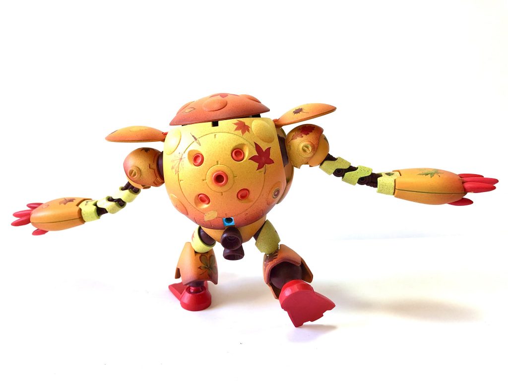 リア側。紅葉、楓、栗、銀杏などなど秋の葉がボディに散りばめられています。