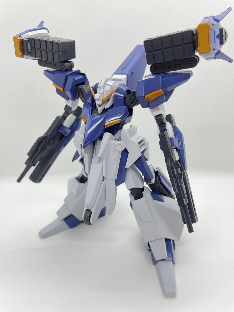 MS形態。元キットのずんぐり感が嫌いではないので、より大の字のシルエットが強調されるよう肩にミサイルを盛りました。