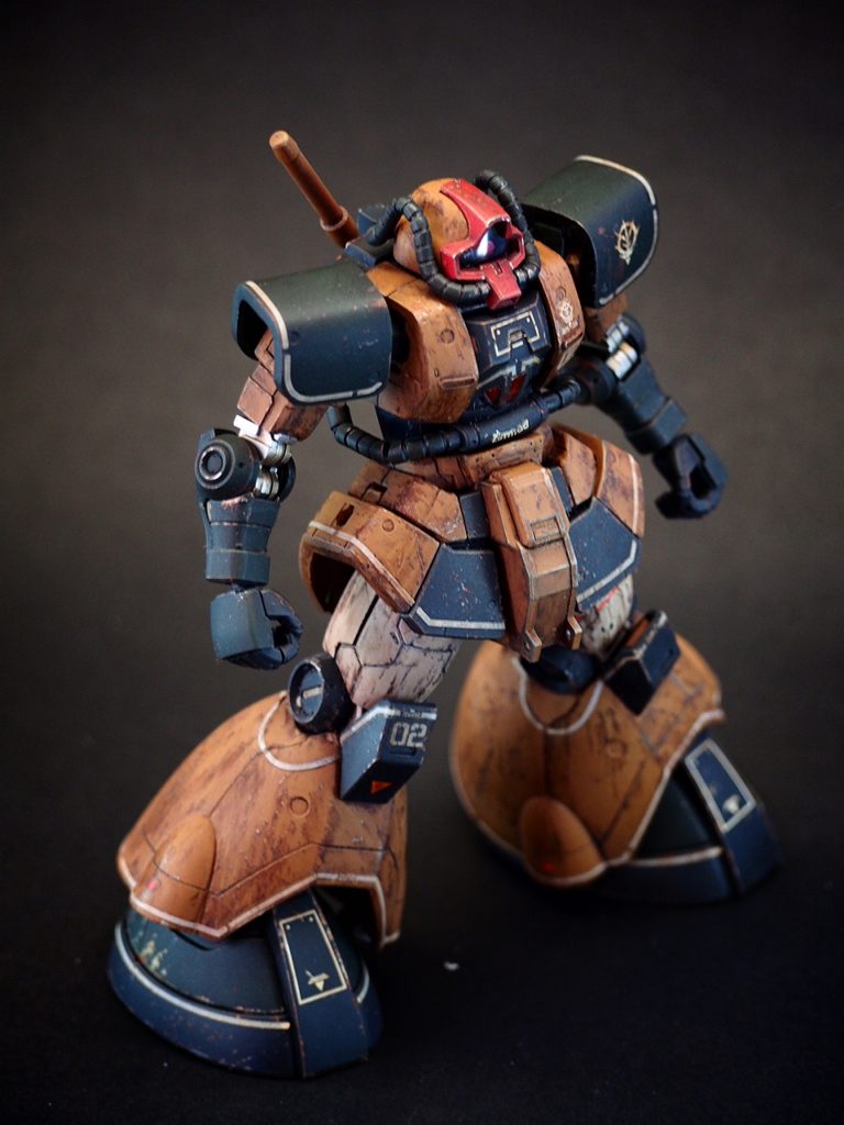 配色をまとめるために、全体にリアルタッチマーカーのブラウンを塗って拭き取っています。