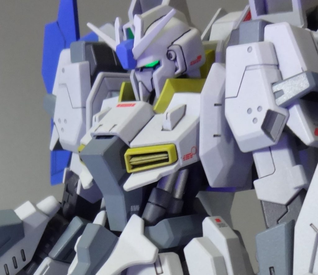 ツインアイは蛍光グリーンで光るようにしました。かっこいい！