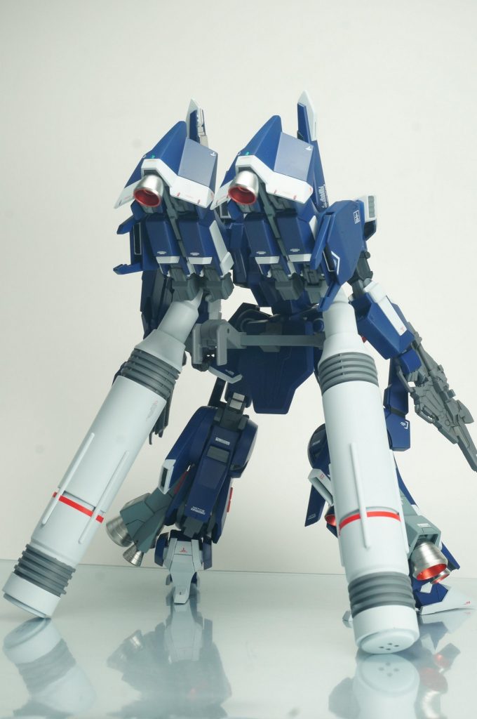 プロペラントタンクを追加してみました。マジックペンがいい太さだったので、それを使ってます。それっぽく見えてくれてれば良いのですが。